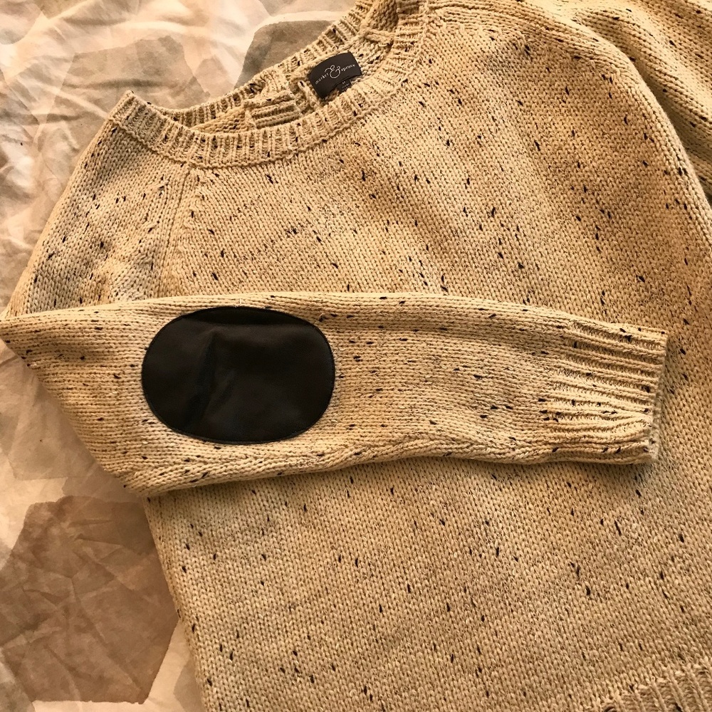 Market & Spruce Oatmeal sweater w/riding patch
